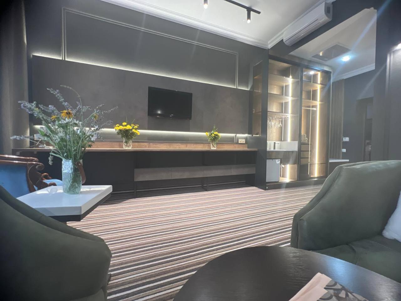 Sapar Standart Hotel شيمكنت المظهر الخارجي الصورة